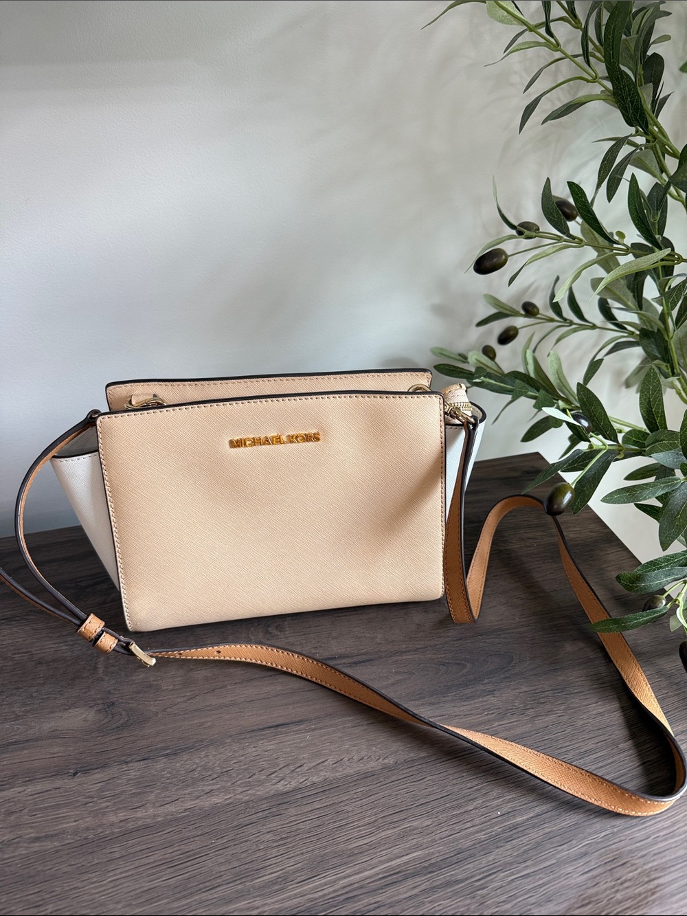Michael Kors Two-Tone Beige and White Crossbody with Gold Logo